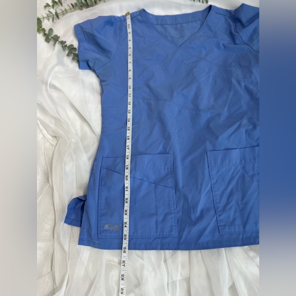 Grey’s Anatomy Ceil Blue Muti-pocket Cross Stitch Scrub Top Size Small - Picture 6 of 9